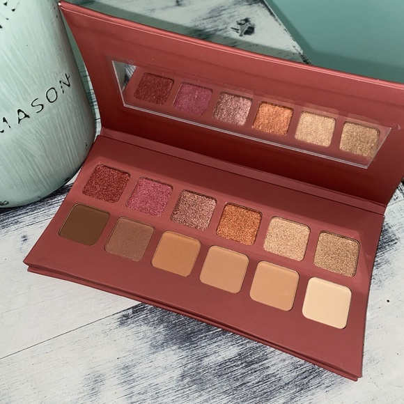 Illamasqua Unveiled Artistry Eyeshadow Palette - Picture 1 of 6